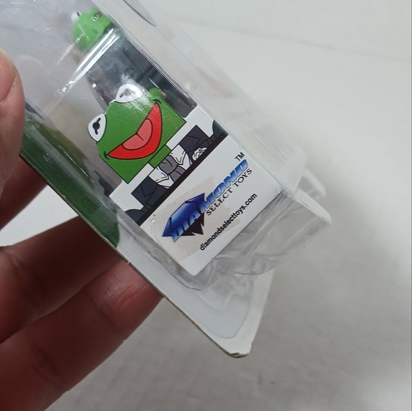 The Muppets Minimates SDCC Toys R Us Exclusive Formal Kermit & Formal Piggy - Picture 7 of 12